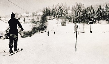 Ski lift up across  Tischler Roan