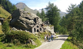 Die Felsenkapelle im Innergschlöß - ideal für Familienwanderungen