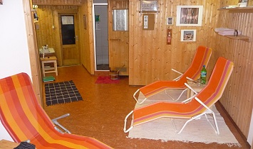Gemütliche Sauna mit Ruhebereich im Privathaus der Familie Ganzer